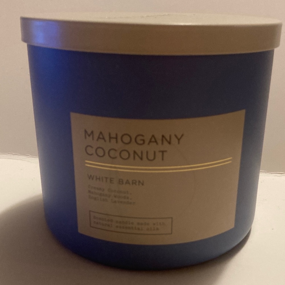 White Barn Mahogany Coconut Candle - Blue